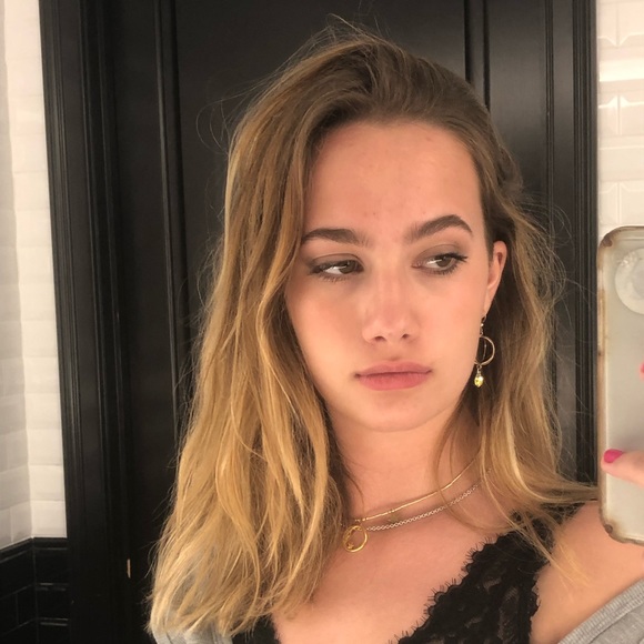 Meet your Posher, Kori - Picture 1 of 1